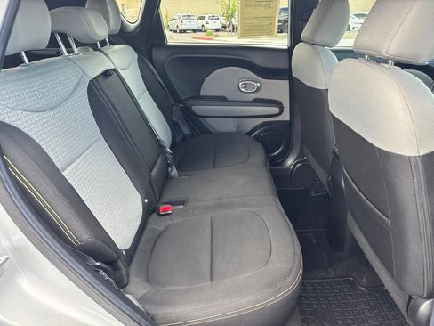Used 2015 Kia Soul + FWD image 17