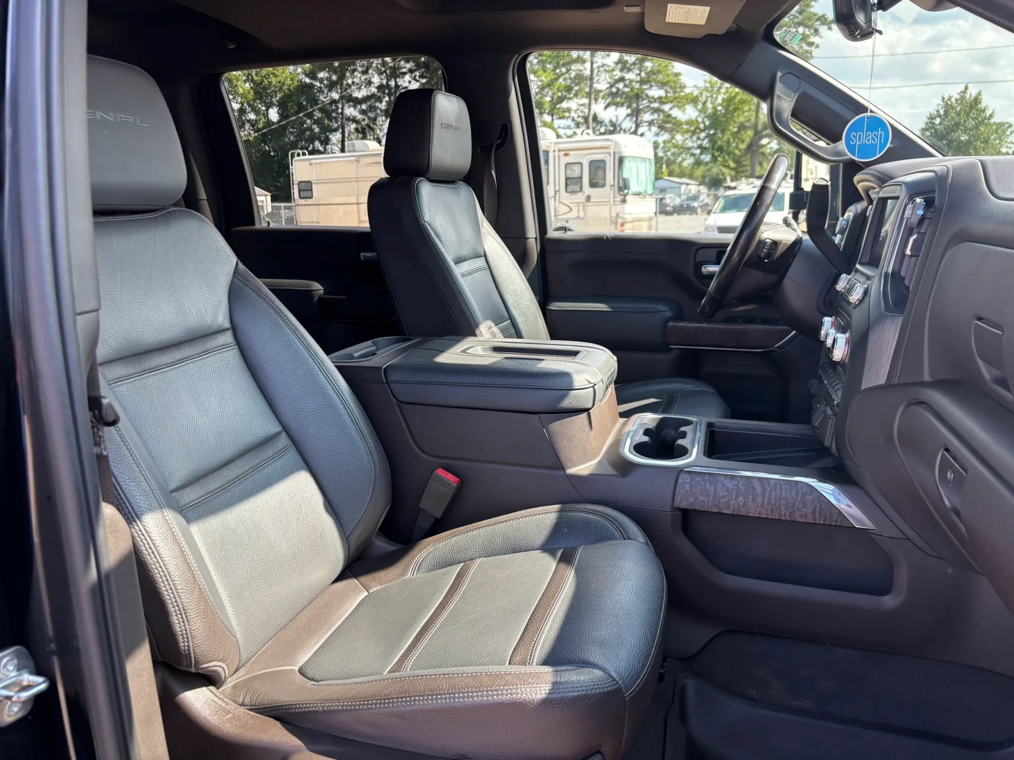 Used 2021 GMC Sierra 2500 Denali w/ Denali Ultimate Package AWD/4WD image 22