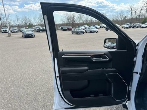 Used 2023 Chevrolet Silverado 1500 LT AWD/4WD image 28