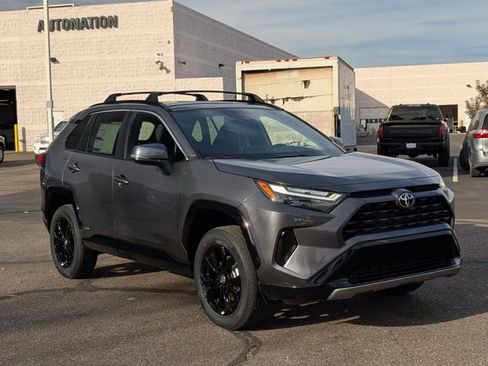 New 2025 Toyota RAV4 SE image 7