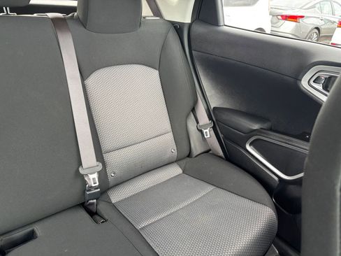 Used 2025 Kia Soul LX w/ LX Technology Package FWD image 35