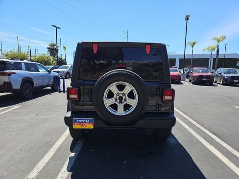 Used 2021 Jeep Wrangler Unlimited Sport AWD/4WD image 13