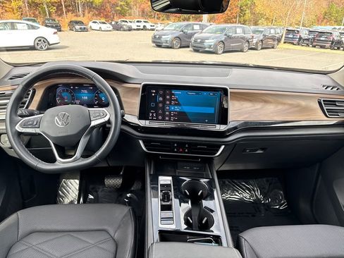 Used 2024 Volkswagen Atlas SE image 12