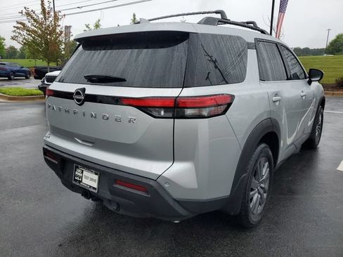 Used 2025 Nissan Pathfinder SV w/ SV Premium Package FWD image 3