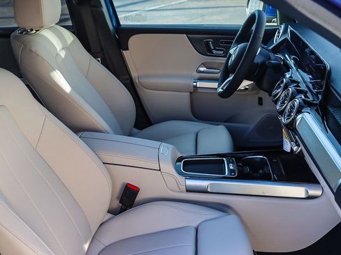 Used 2024 Mercedes-Benz EQB 300 4MATIC image 16