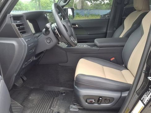 Used 2025 Lexus GX 550 AWD/4WD image 23