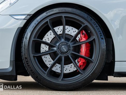 Used 2018 Porsche 911 GT3 RWD image 8