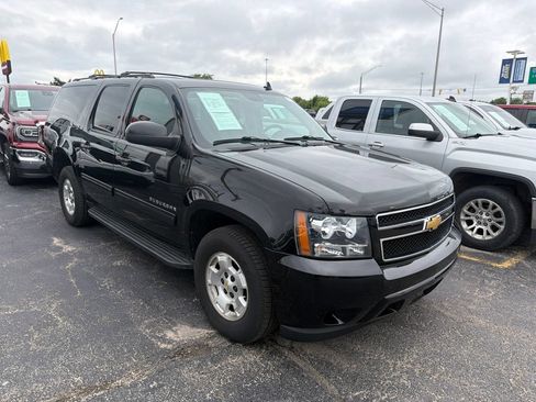 Used 2013 Chevrolet Suburban LS RWD image 4