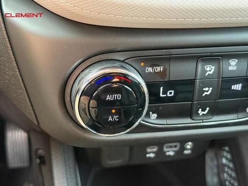 Used 2021 Chevrolet TrailBlazer LT w/ Convenience Package FWD image 28