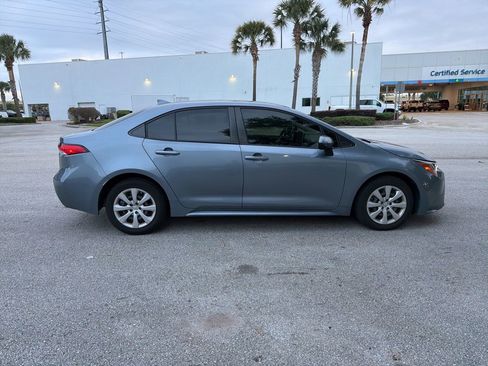Used 2021 Toyota Corolla LE image 6