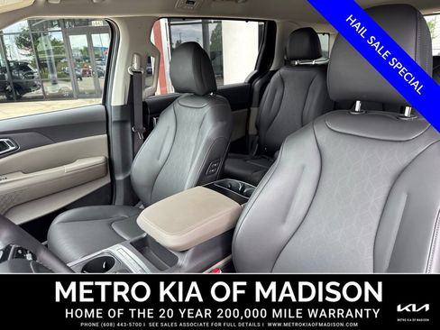 Used 2026 Kia Carnival EX FWD image 15