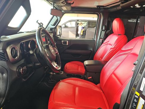 Used 2020 Jeep Wrangler Unlimited Sahara AWD/4WD image 6