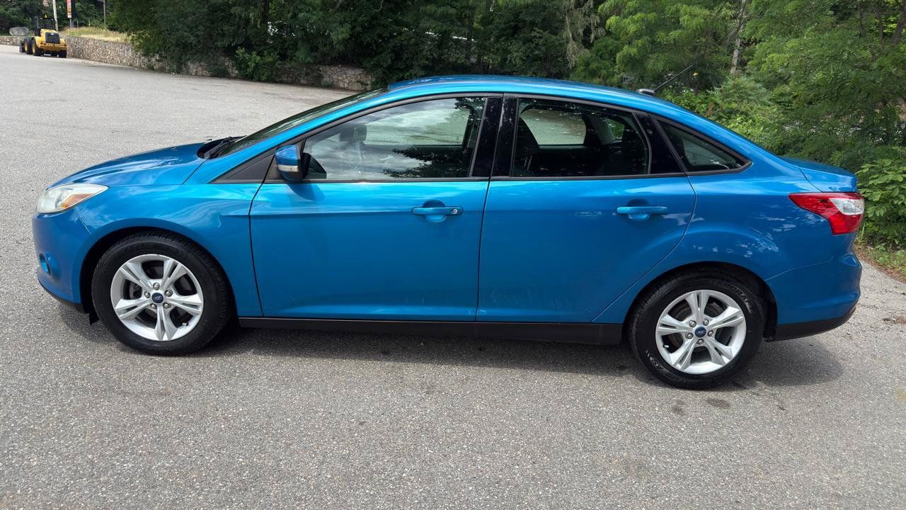 Used 2013 Ford Focus SE w/ SE Winter Pkg FWD image 8