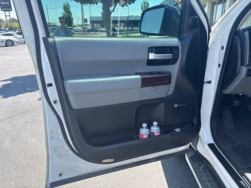 Used 2015 Toyota Sequoia Platinum AWD/4WD image 8