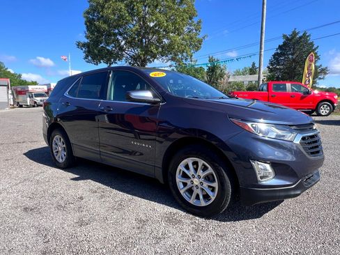 Used 2019 Chevrolet Equinox LT image 2