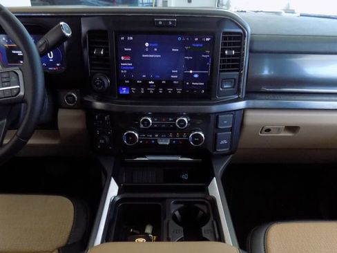 Used 2025 Ford F350 Lariat w/ Lariat Ultimate Package AWD/4WD image 18