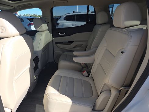 Used 2022 GMC Acadia Denali w/ Denali Ultimate Package FWD image 13