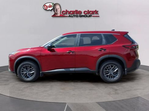 Used 2023 Nissan Rogue S FWD image 2