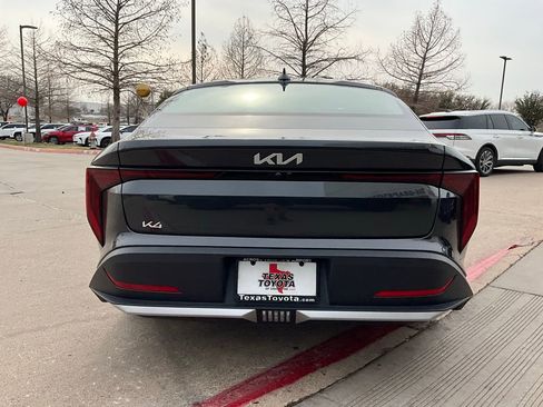 Used 2025 Kia K4 LXS image 7