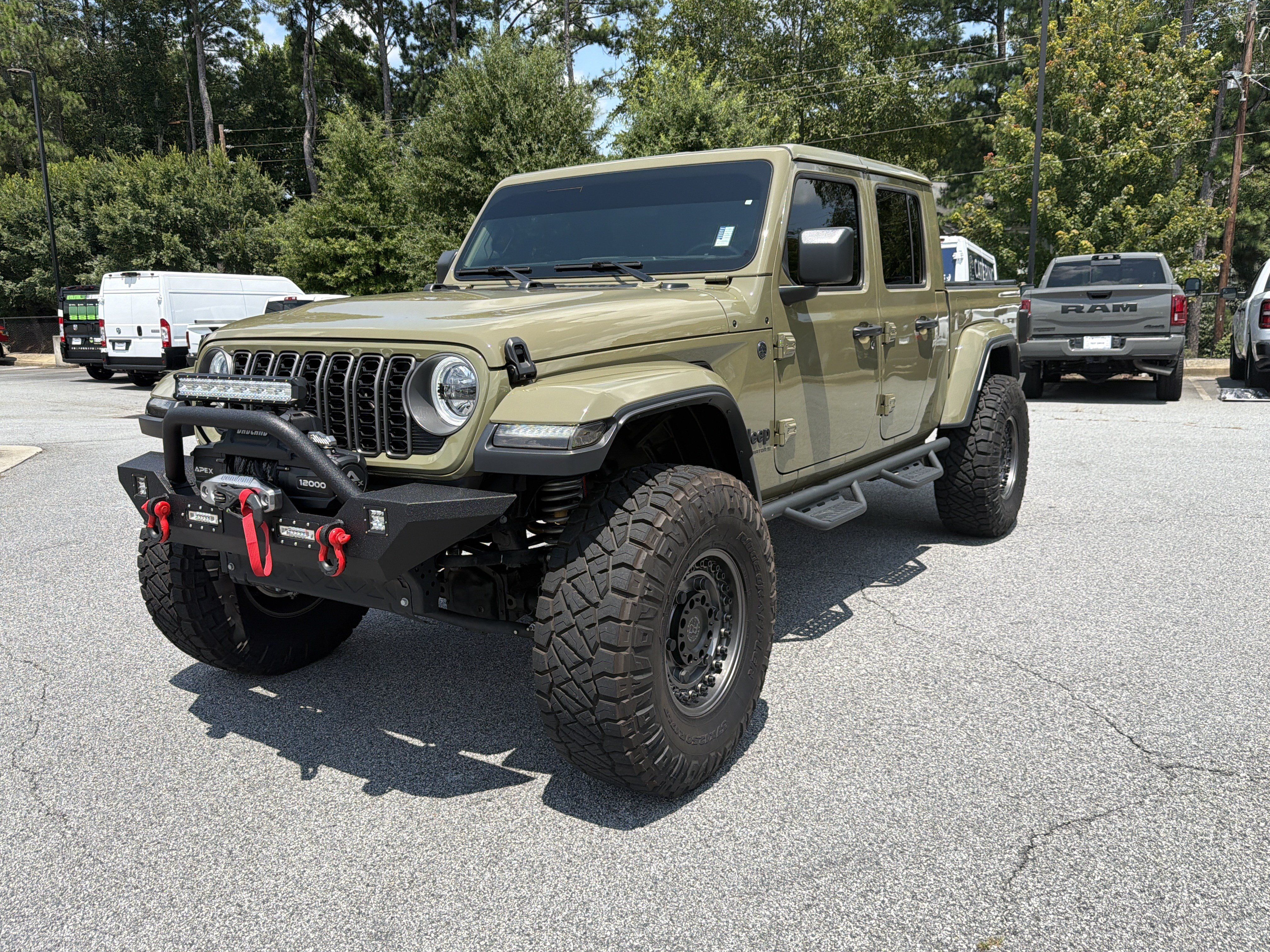 Used 2025 Jeep Gladiator Sport AWD/4WD image 3