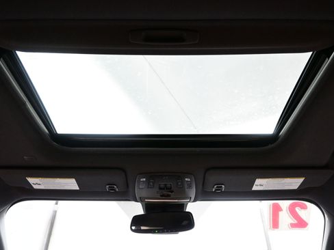 Used 2021 Toyota Sienna XLE FWD image 19