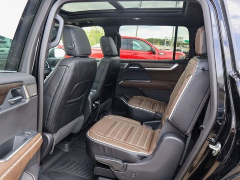 New 2026 GMC Acadia Denali Ultimate w/ LPO, Floor Liner Package image 12