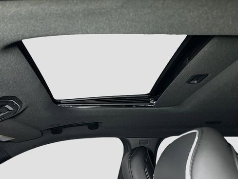 New 2025 Jeep Grand Cherokee L Altitude image 25