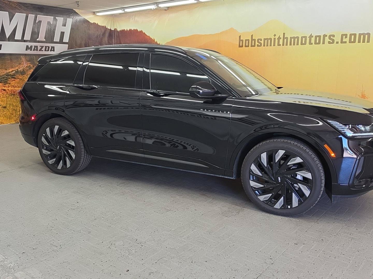 Certified 2025 Lincoln Nautilus Reserve w/ Jet Appearance Package AWD/4WD image 21