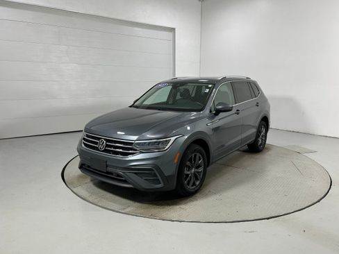 Used 2022 Volkswagen Tiguan SE AWD/4WD image 19