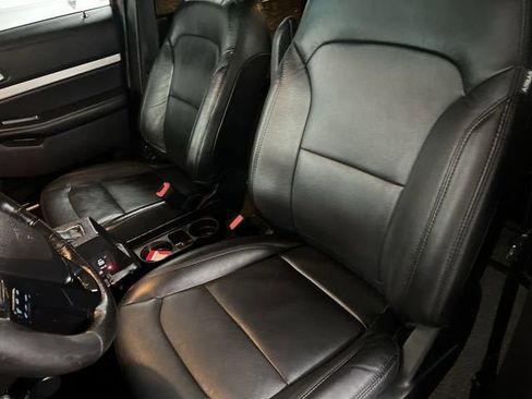 Used 2016 Ford Explorer XLT w/ Equipment Group 202A FWD image 19