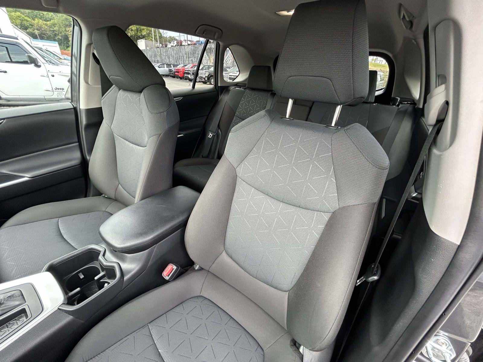 Used 2025 Toyota RAV4 XLE FWD image 19