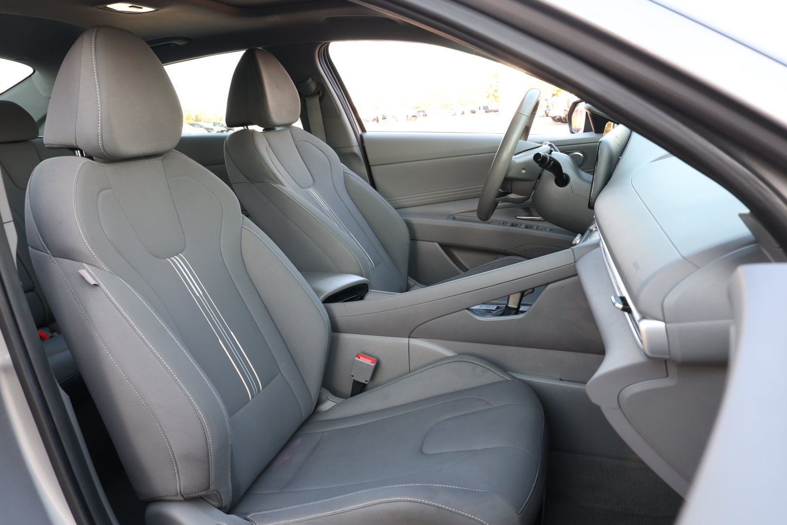 Used 2025 Hyundai Elantra SEL FWD image 31