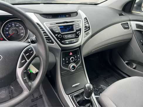 Used 2016 Hyundai Elantra SE image 24