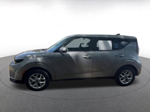 Used 2025 Kia Soul LX w/ LX Technology Package FWD image 9