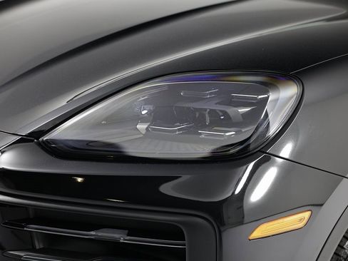 Certified 2024 Porsche Cayenne image 11