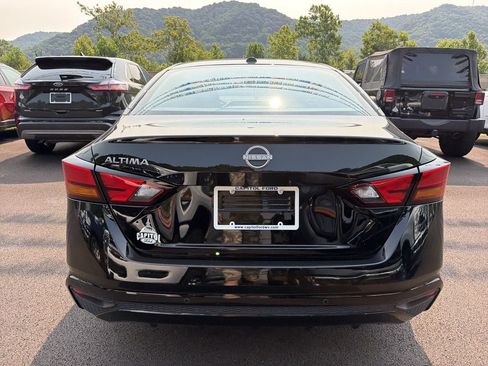 Used 2025 Nissan Altima 2.5 SV FWD image 6