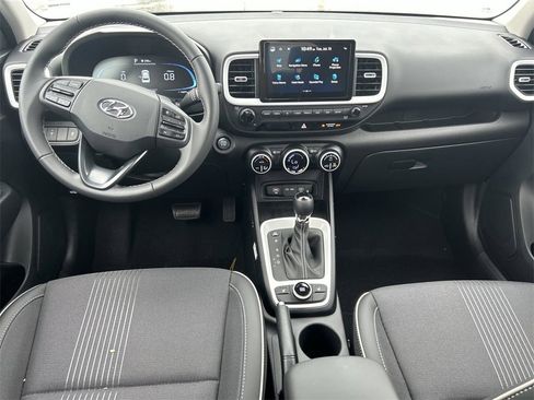 New 2025 Hyundai Venue Limited image 3