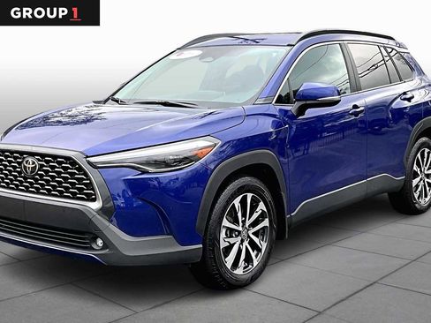 Certified 2024 Toyota Corolla Cross XLE image 1