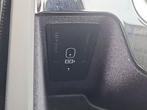 Used 2023 Volvo XC90 B6 Plus AWD/4WD image 11