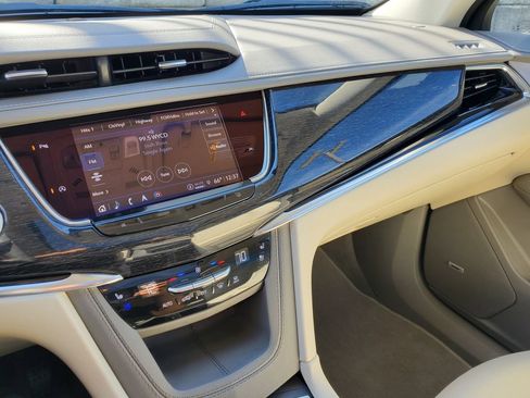 Used 2023 Cadillac XT6 Premium Luxury image 31