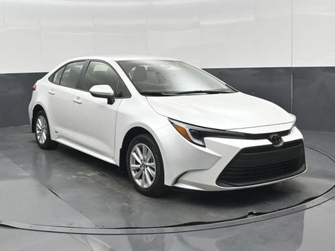 Used 2026 Toyota Corolla LE w/ LE Premium Package AWD/4WD image 1