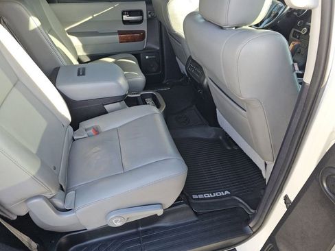Used 2021 Toyota Sequoia Platinum image 31