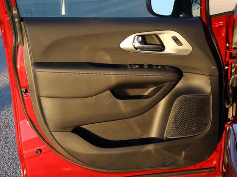 New 2026 Chrysler Pacifica Limited w/ S Appearance Package image 9