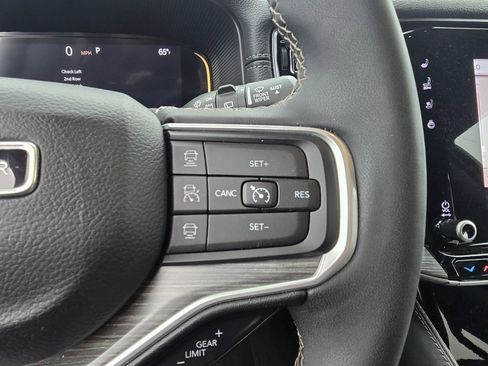 Used 2024 Jeep Wagoneer L Series II w/ Flexible Seating Group image 20