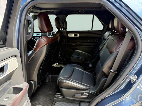 Used 2020 Ford Explorer Platinum w/ Premium Technology Package AWD/4WD image 5