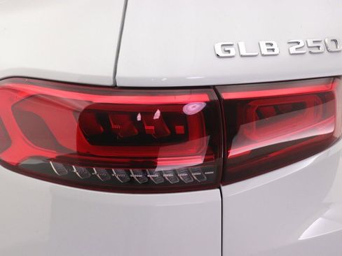 Certified 2022 Mercedes-Benz GLB 250 image 21