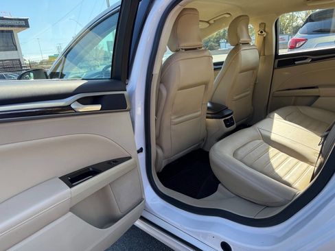 Used 2015 Ford Fusion SE w/ Equipment Group 202A image 9