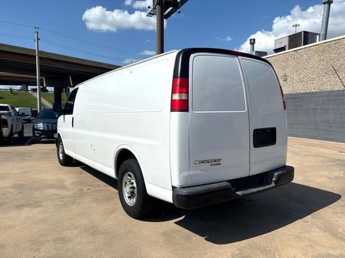 Used 2016 Chevrolet Express 3500 Extended image 4