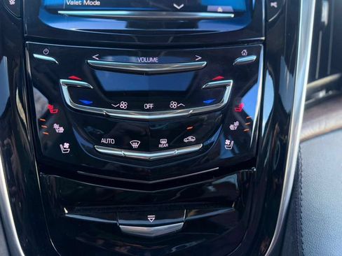 Used 2019 Cadillac Escalade Luxury AWD/4WD image 38