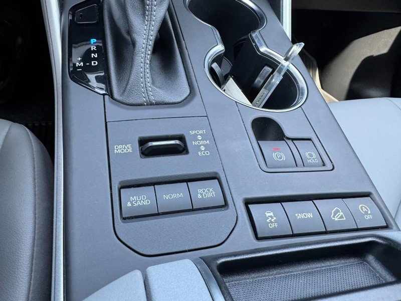 Used 2022 Toyota Highlander XLE AWD/4WD image 17